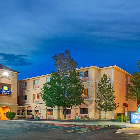 Days Inn & Suites By Wyndham Airport Албукерке Екстериор снимка