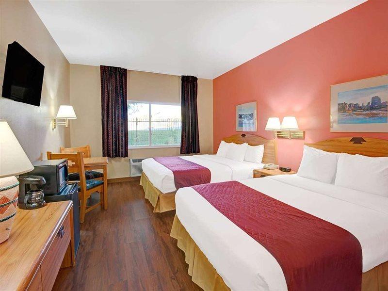 Days Inn & Suites By Wyndham Airport Албукерке Екстериор снимка