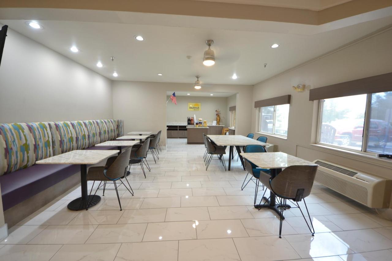 Days Inn & Suites By Wyndham Airport Албукерке Екстериор снимка