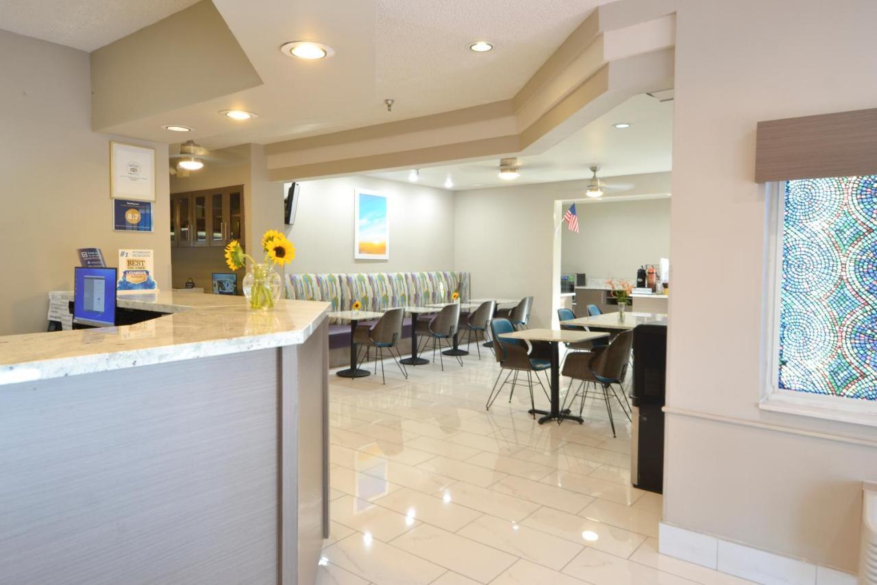 Days Inn & Suites By Wyndham Airport Албукерке Екстериор снимка