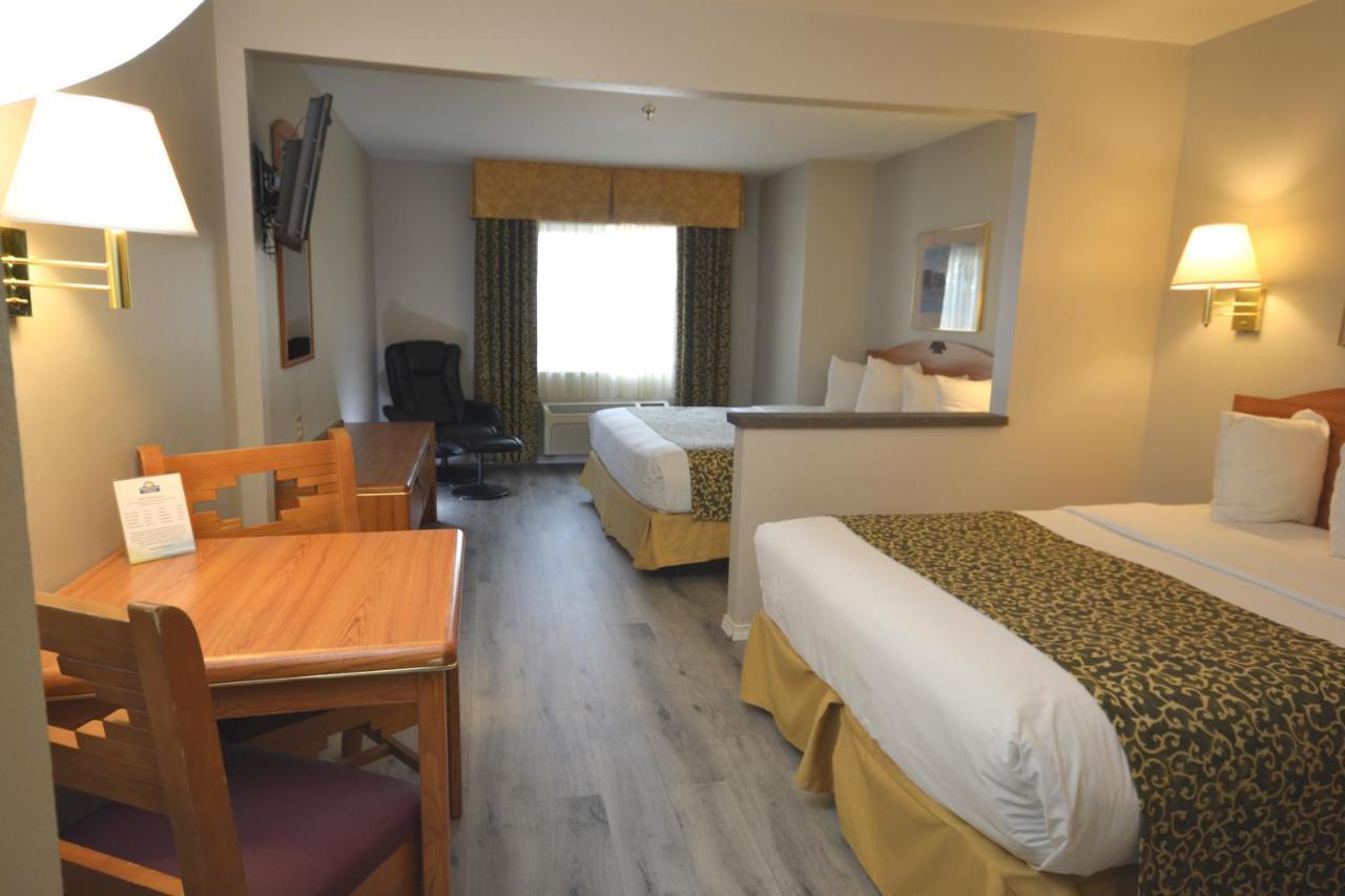 Days Inn & Suites By Wyndham Airport Албукерке Екстериор снимка