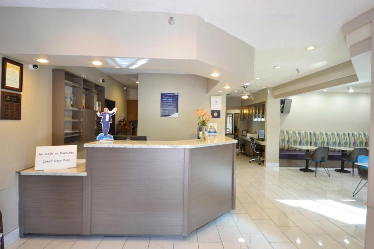 Days Inn & Suites By Wyndham Airport Албукерке Екстериор снимка