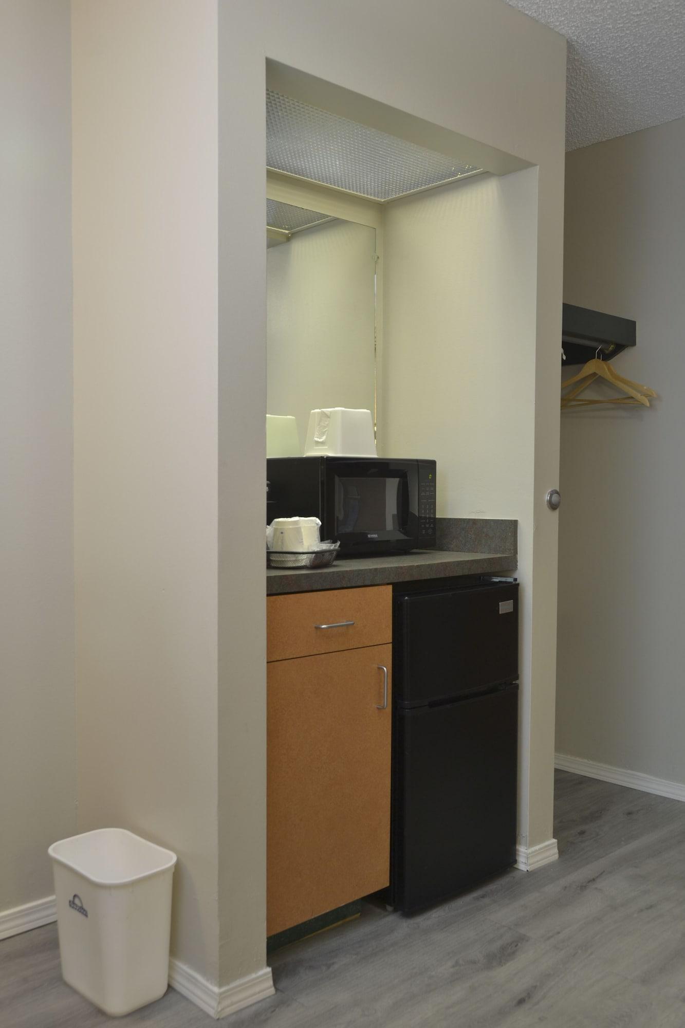 Days Inn & Suites By Wyndham Airport Албукерке Екстериор снимка