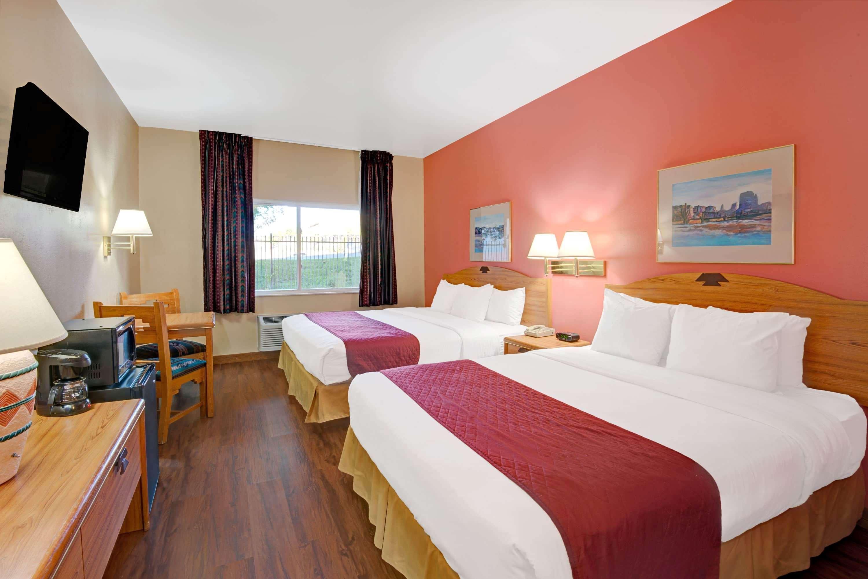 Days Inn & Suites By Wyndham Airport Албукерке Екстериор снимка