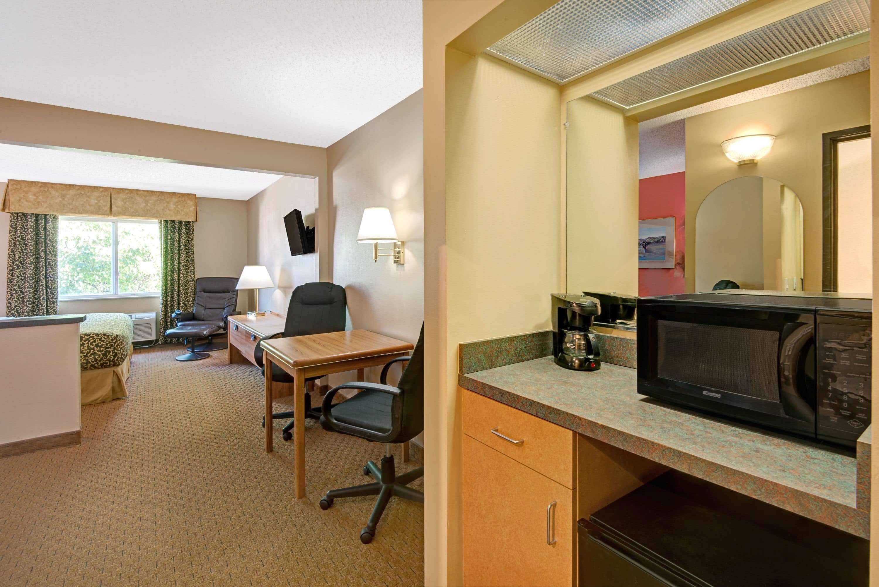 Days Inn & Suites By Wyndham Airport Албукерке Екстериор снимка
