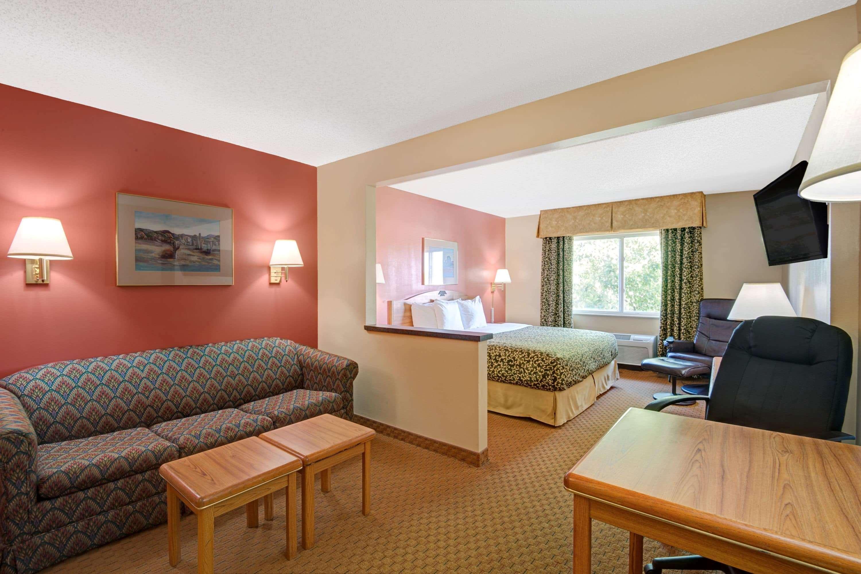 Days Inn & Suites By Wyndham Airport Албукерке Екстериор снимка