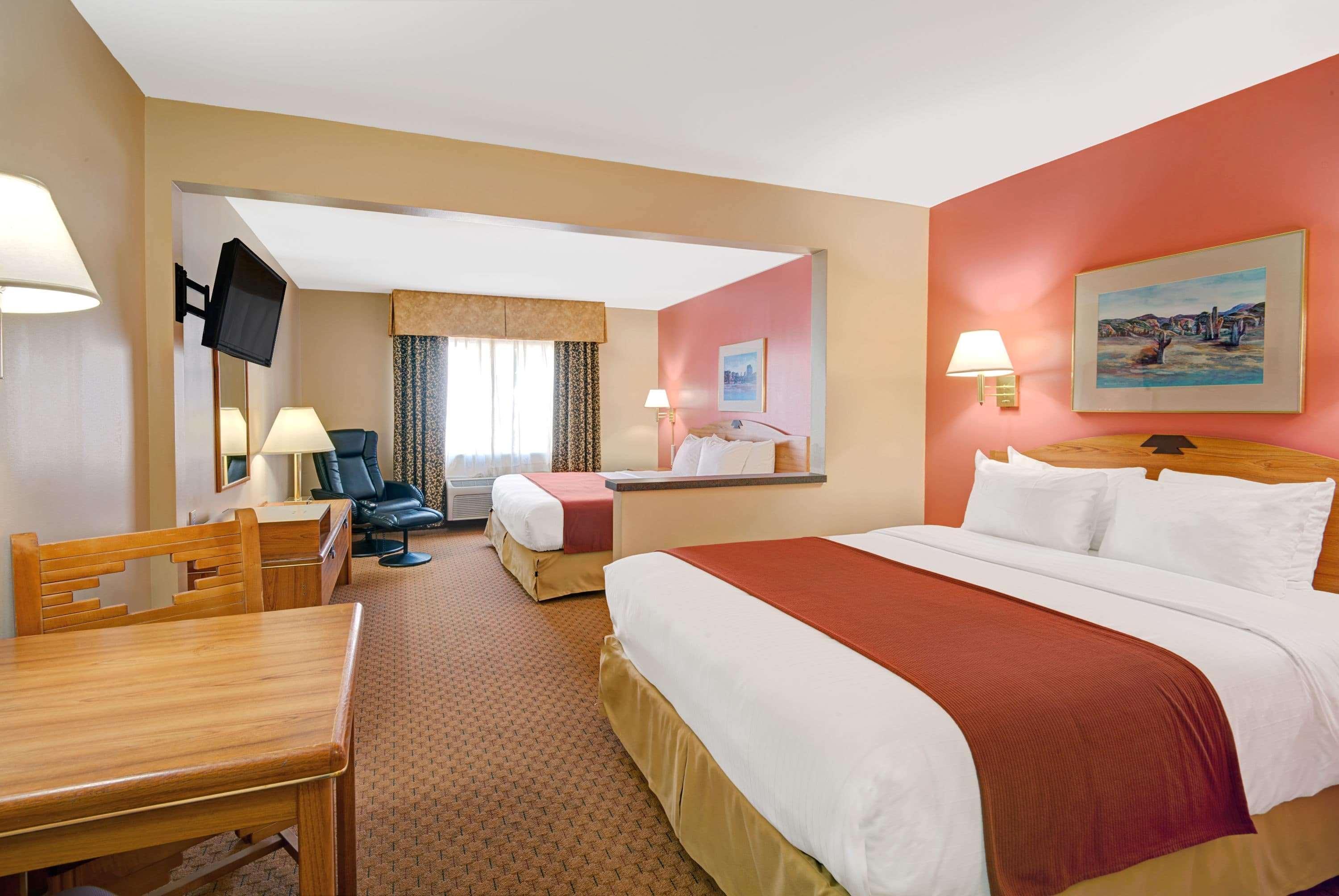 Days Inn & Suites By Wyndham Airport Албукерке Екстериор снимка