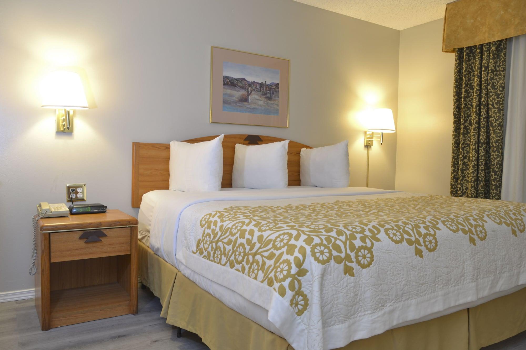 Days Inn & Suites By Wyndham Airport Албукерке Екстериор снимка