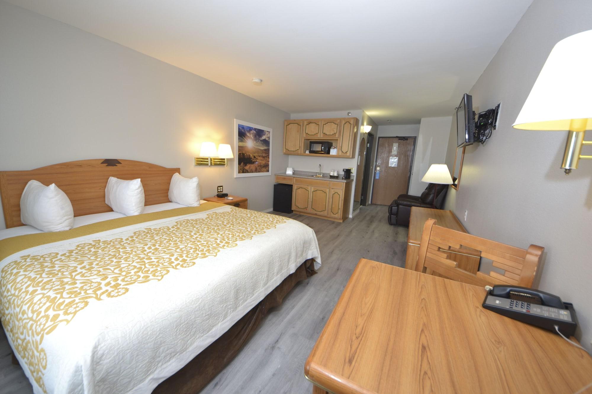 Days Inn & Suites By Wyndham Airport Албукерке Екстериор снимка