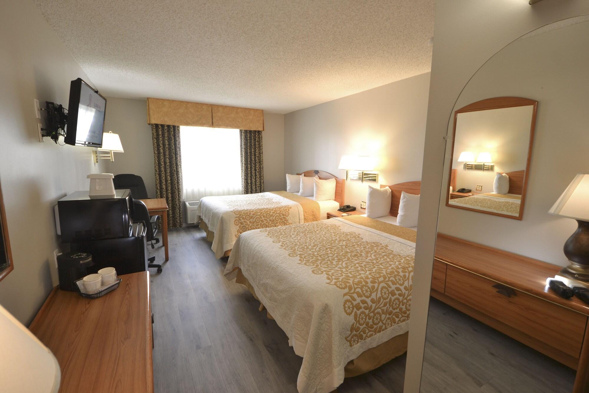 Days Inn & Suites By Wyndham Airport Албукерке Екстериор снимка